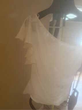 Jennifer Lopez White Top with Red Label Accent